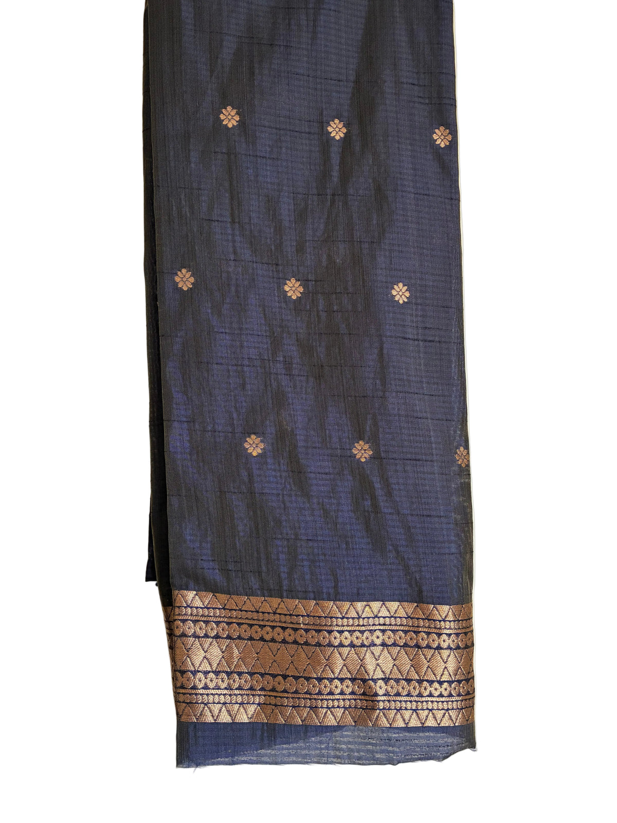 Unstitched matching blouse piece ideal for festive wear and family celebrations Aariyaa sarees Bengaluru