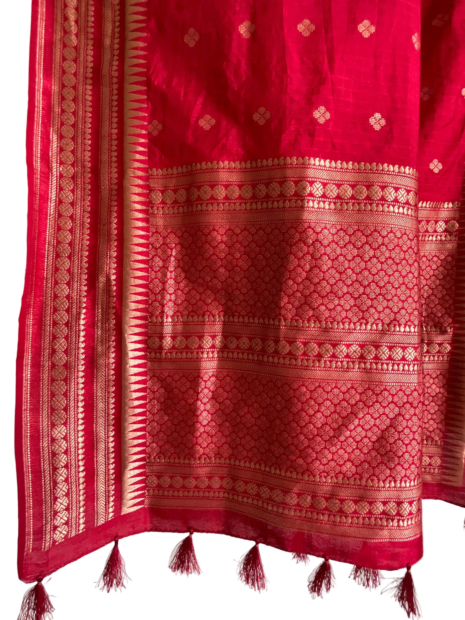 Sindoor-red-brilliant-gold-mango-temple-aariyaa-saree