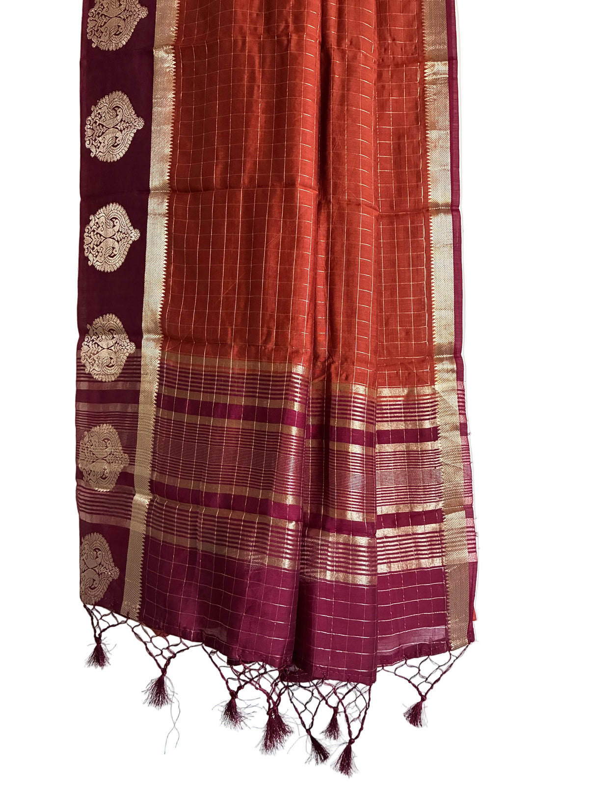 Detailed view of rust orange checked saree pallu designed for casual and daily wear