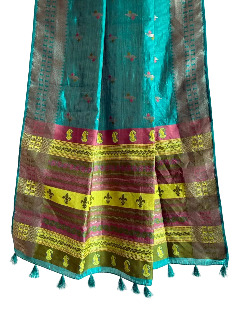 Detailed view of striking contrast pallu styled for festive wear and elegant drapes