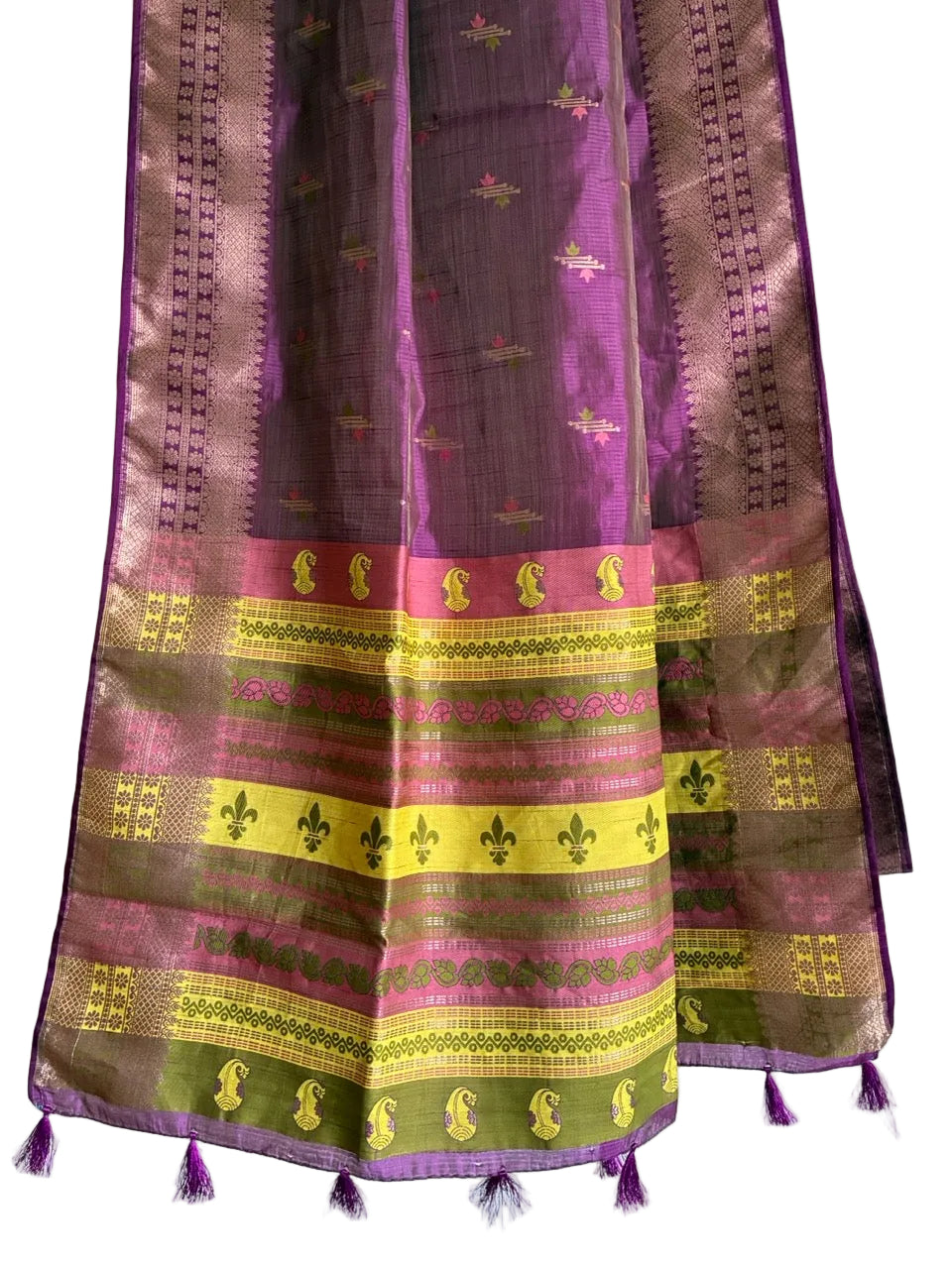 Detailed view of striking contrast pallu styled for festive wear and elegant drapes