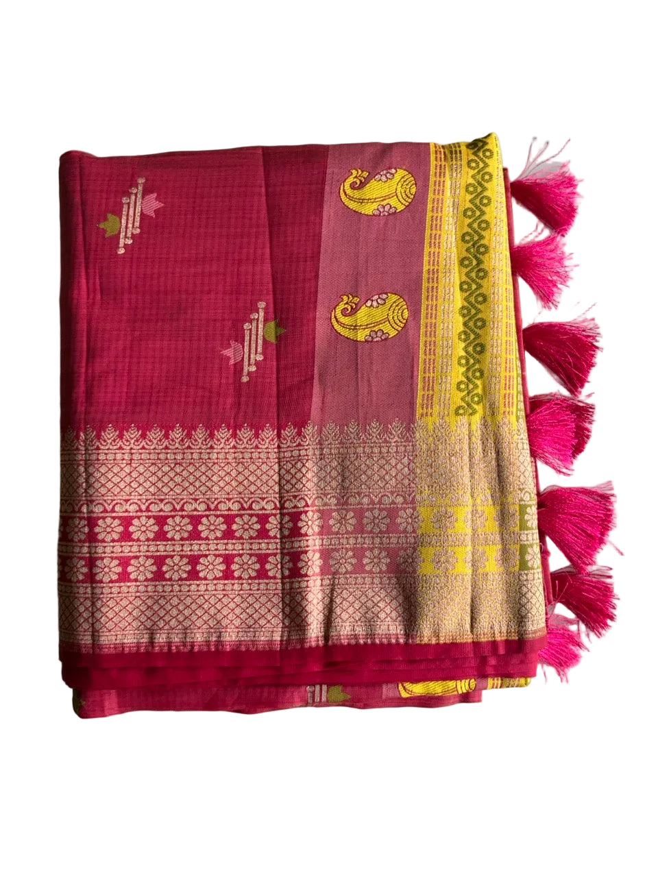 Neatly folded light comfortable red saree showcasing contrast pallu border detail